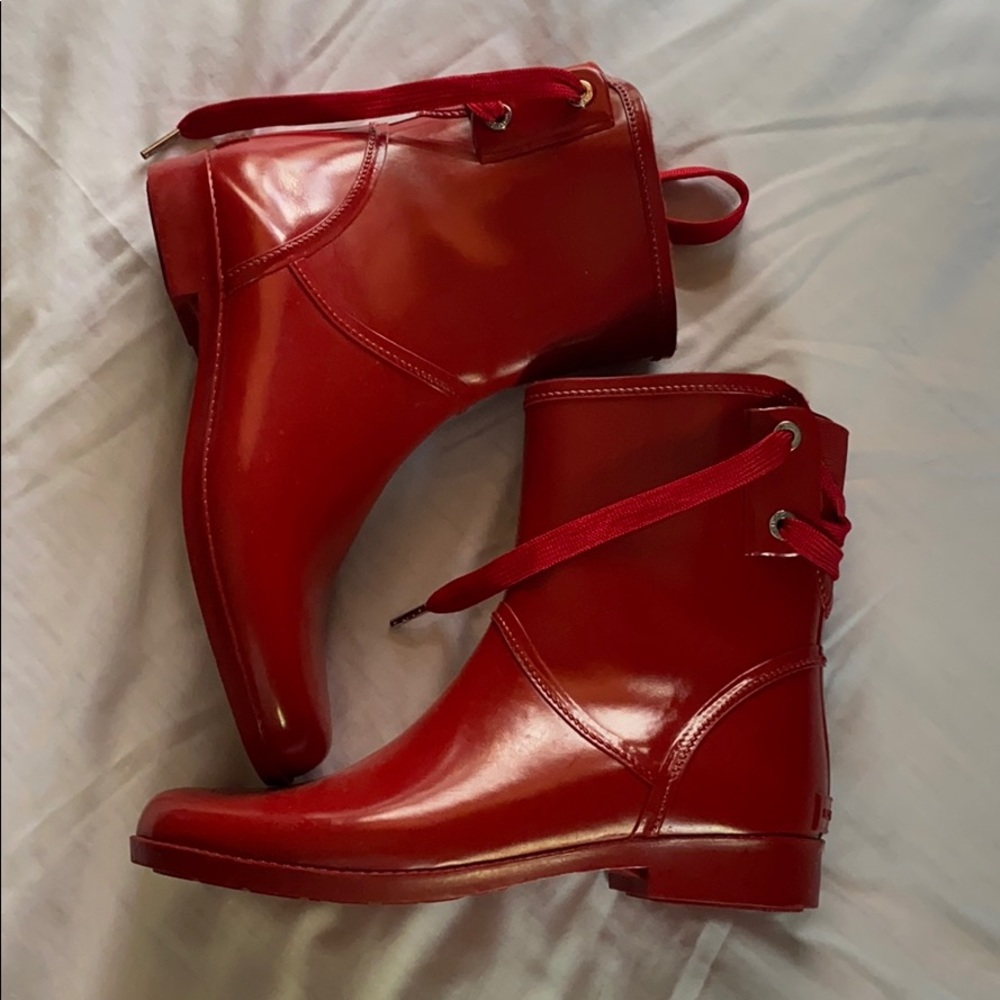 red rain boots